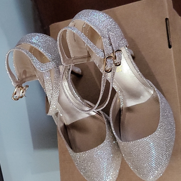 Heels - Picture 5 of 6